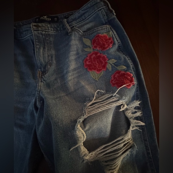 HOLLISTER DISTRESSED EMBROIDERED JEANS SIZE 31 - Picture 4 of 10